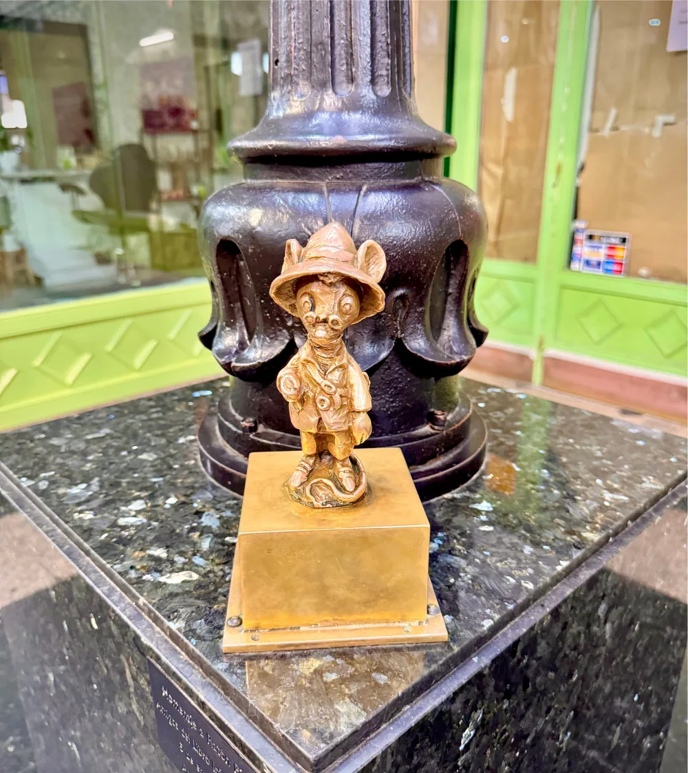 The Ratoncito Pérez statue on Calle Arenal